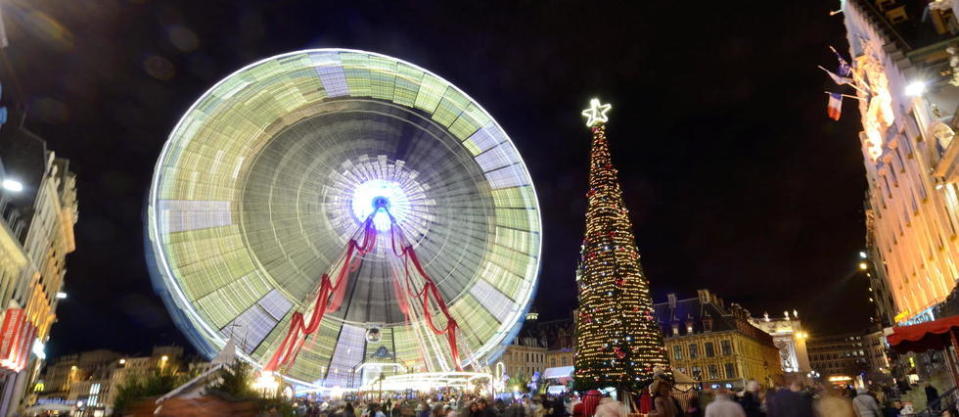 Chaque année, la grande roue est installée au cœur du marché de Noël de Lille (photo d'illustration).
