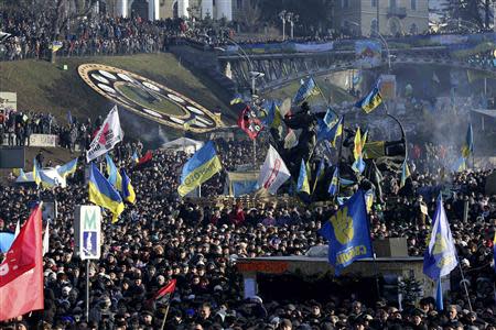 Pro-European integration protesters hold a rally in Independence square in central Kiev, December 29, 2013. REUTERS/Maxim Zmeyev