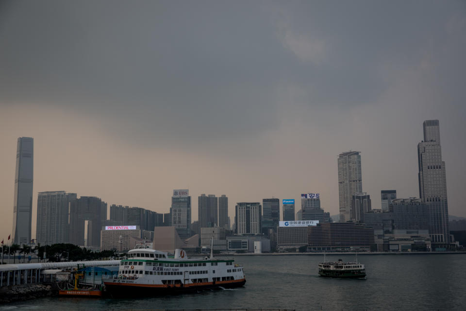 香港最終的命運，只能夠在中美的挾縫中間生存。