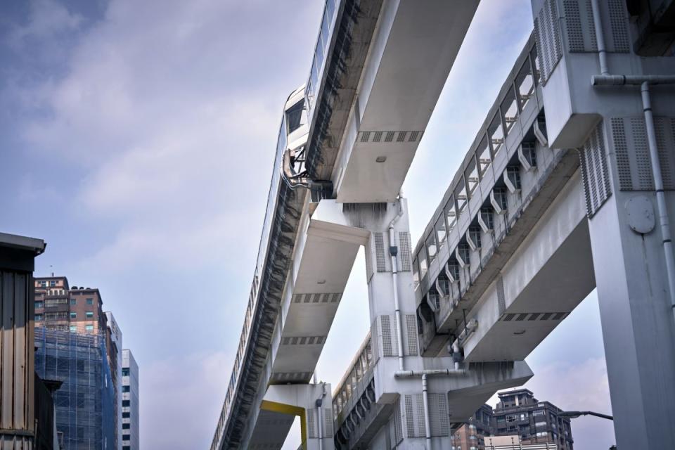 An elevated track for the Taipei Metro damaged following an earthquake in Taipei, Taiwan.<span class="copyright">An Rong Xu—Bloomberg/Getty Images</span>