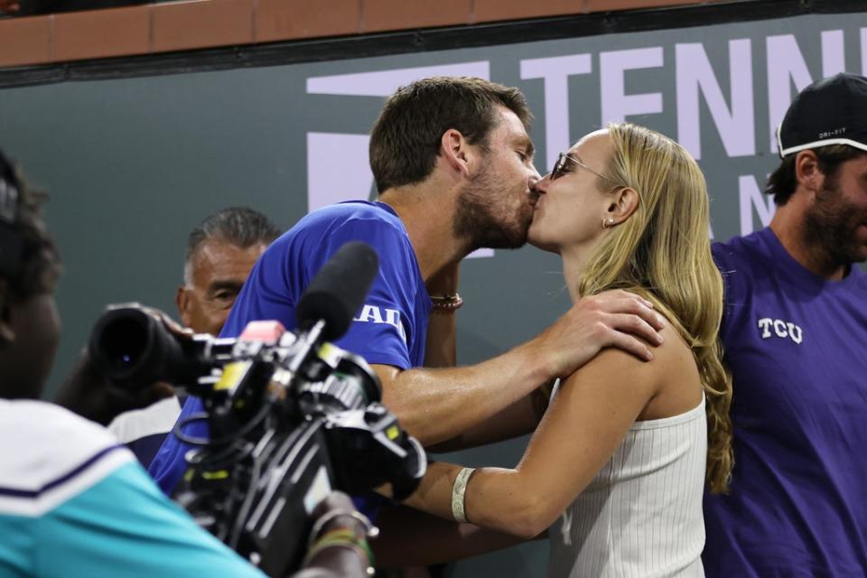 Cameron Norrie celebrates with girlfriend Louise Jacobi (Getty Images)