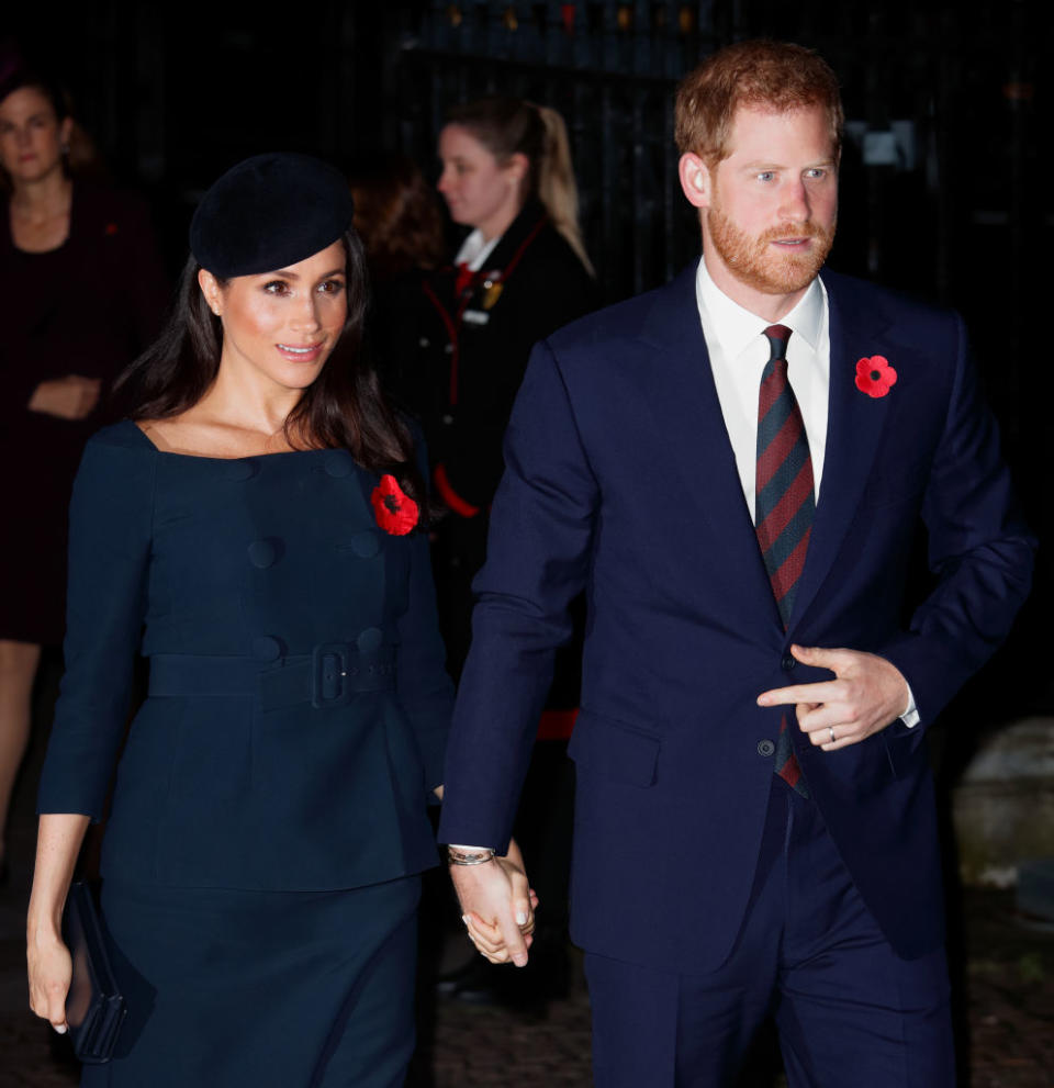 <p>Le 11 novembre dernier, le duc et la duchesse de Sussex étaient aussi élégants l’un que l’autre pour assister aux comémorations du centenaire de l’Armistice à l’abbaye de Westminster. Ce jour-là, Meghan Markle avait décidé de protéger son babybump avec cette tenue sobre et de circonstance. </p>