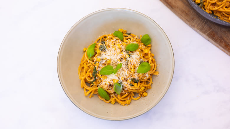 spaghetti with cheese and basil