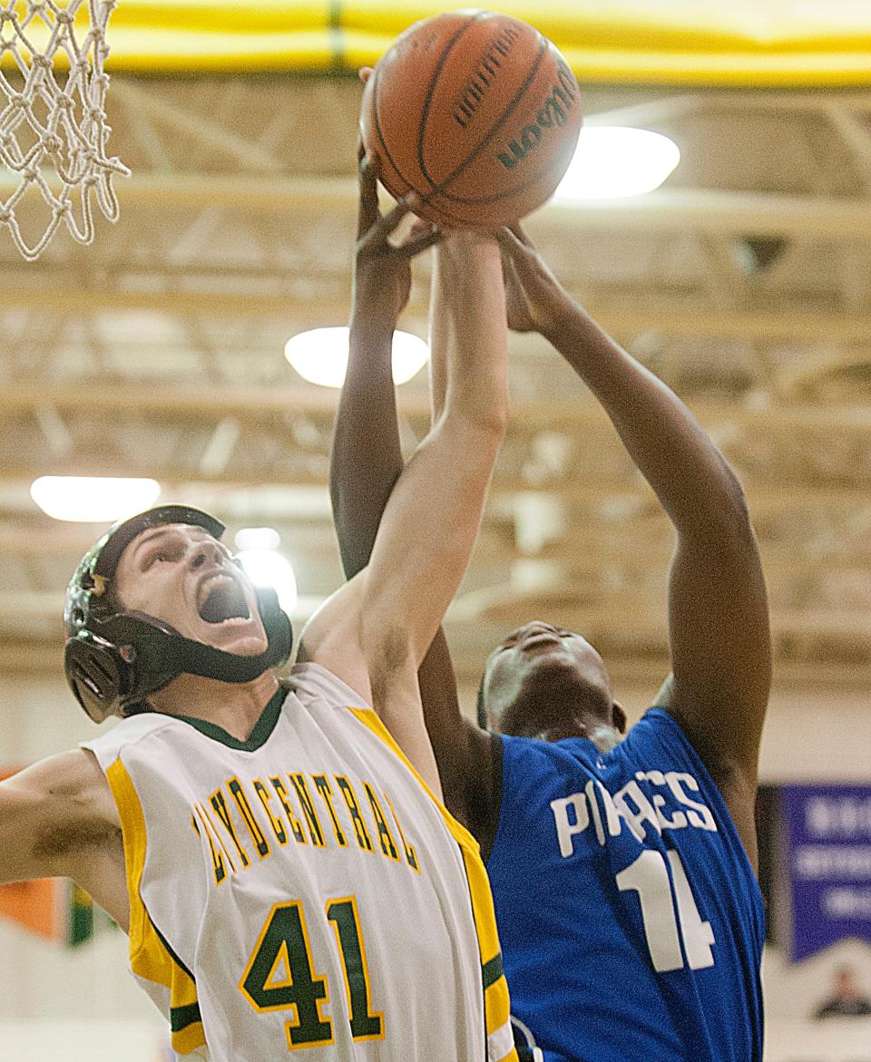 Floyd Central Highlanders forward Connor Sturgeon and Charlestown Pirates forward-center Jamal Long fight for a rebound.06 January 2015