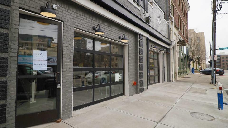 The exterior of the 107 W. Short St, featuring garage doors for summertime sidewalk dining. Osha Thai Kitchen & Bar will be opening there soon. Marcus Dorsey/mdorsey@herald-leader.com