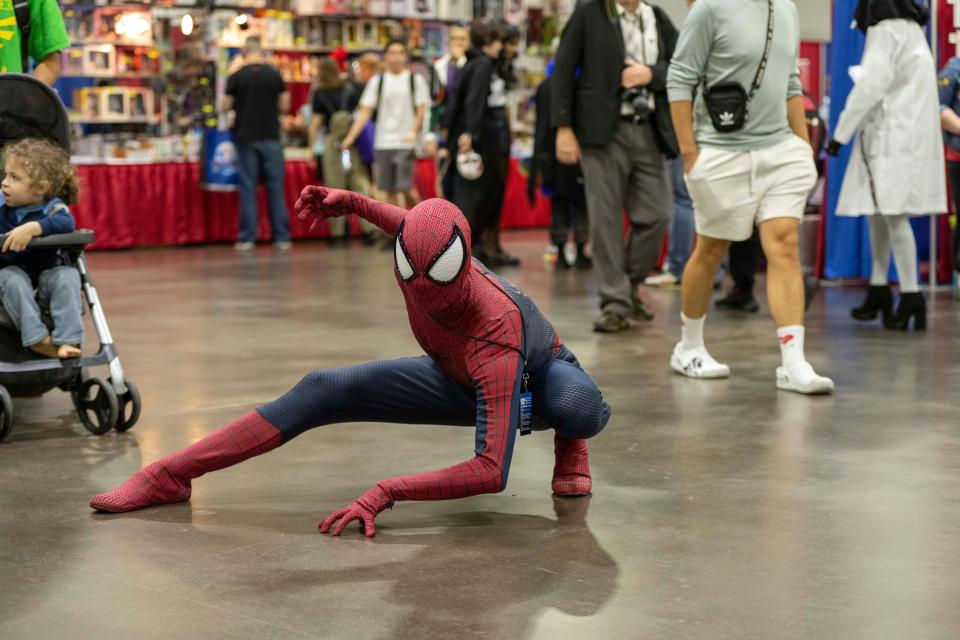 Spider-man on the lookout at the 2022 Cincinnati Comic Expo.