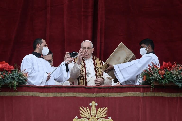 Le pape François lors de la bénédiction Urbi et Orbi, le 25 décembre 2021 au Vatican (AFP/Filippo MONTEFORTE)