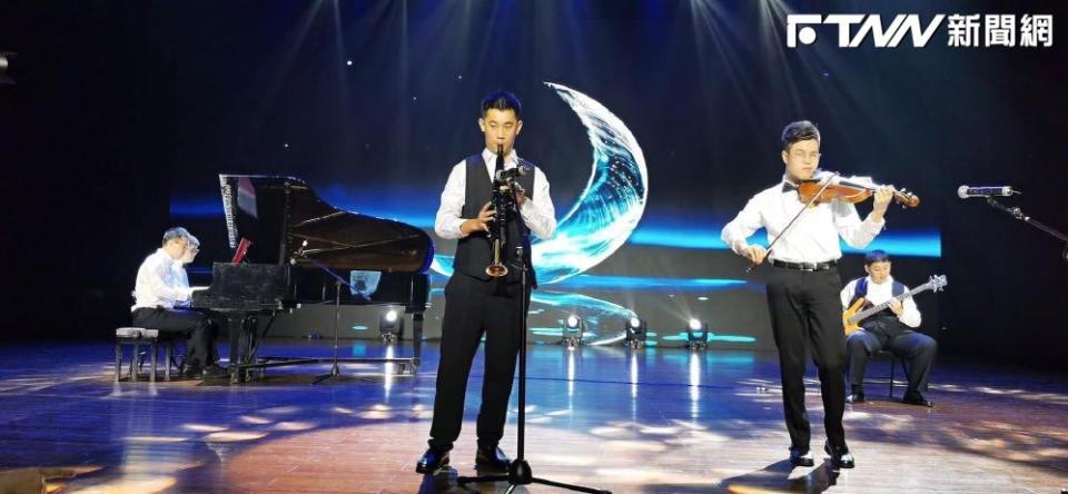 非常音樂家樂團受邀到杭州真愛見奇蹟音樂會演出，造成轟動。（圖／中華民國自閉症基金會提供）