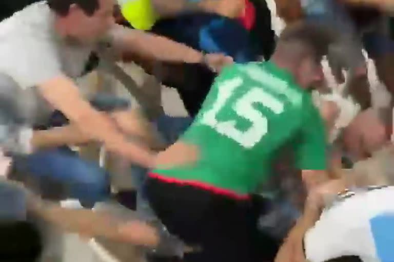 Pelea entre hinchas mexicanos y argentinos