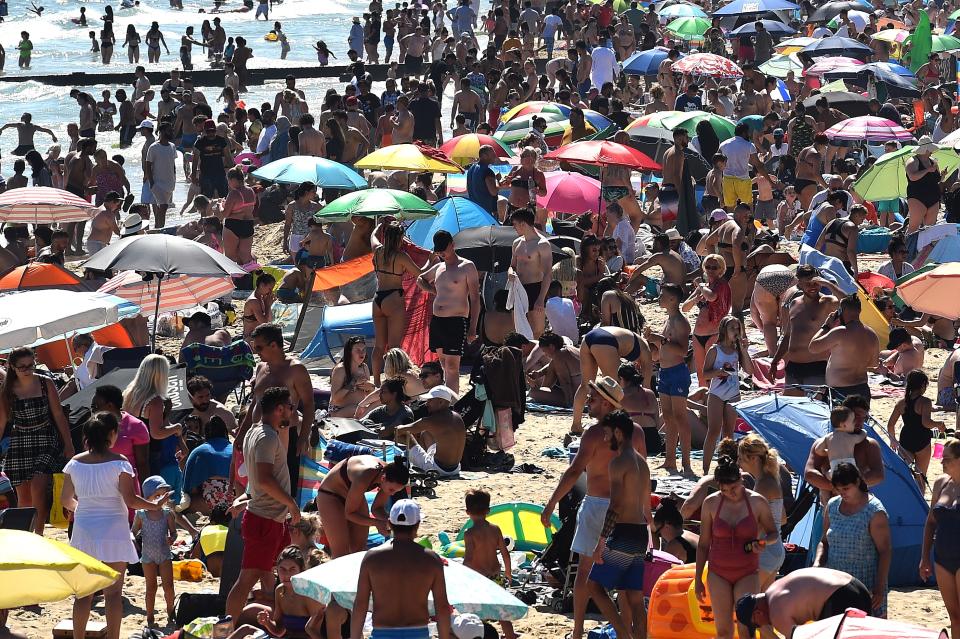 Playas abarrotadas en Reino Unido en plena desescalada