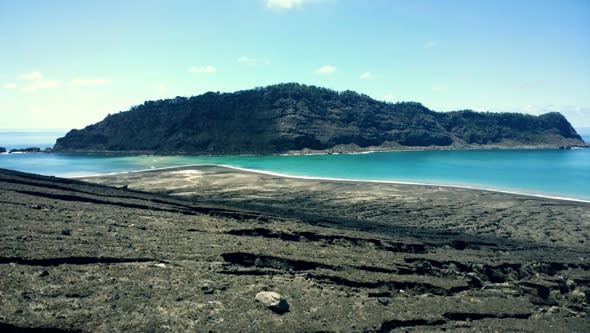 Amazing pictures emerge of new volcanic island in Tonga