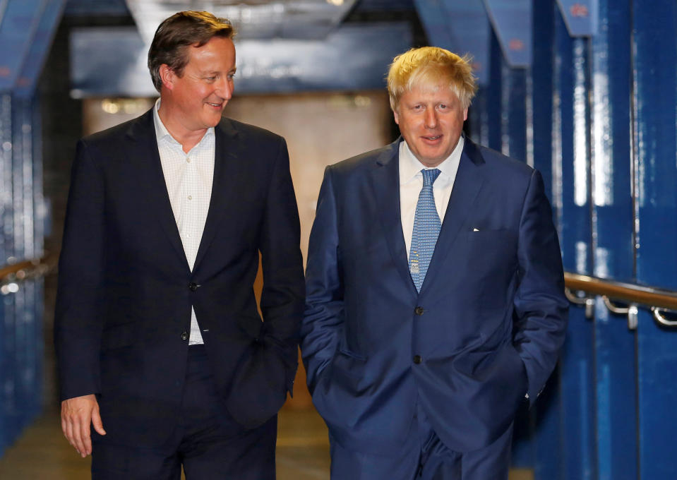 David Cameron y Boris Johnson. (REUTERS/Luke MacGregor/Files)