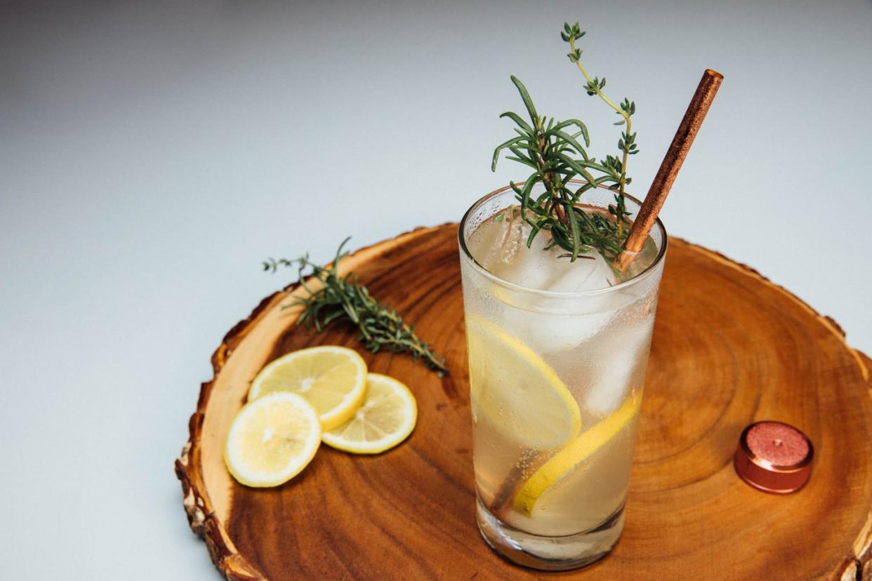 Drink, Lemonade, Food, Lemon, Cocktail garnish, Ingredient, Herb, Garnish, Plant, Fizz, 