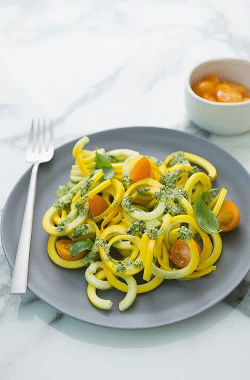 Zucchini pasta with a classic basil pesto