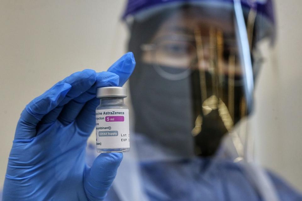 A nurse holds up a dose of the AstraZeneca Covid-19 vaccine at the World Trade Centre Kuala Lumpur May 5, 2021. ― Picture by Ahmad Zamzahuri