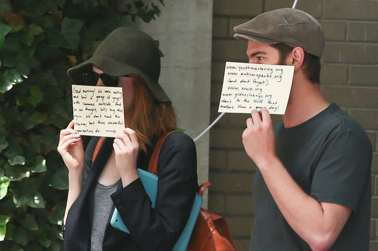 Emma Stone and Andrew Garfield share a message. (Photo: Ignat/Bauer-Griffin/GC Images)