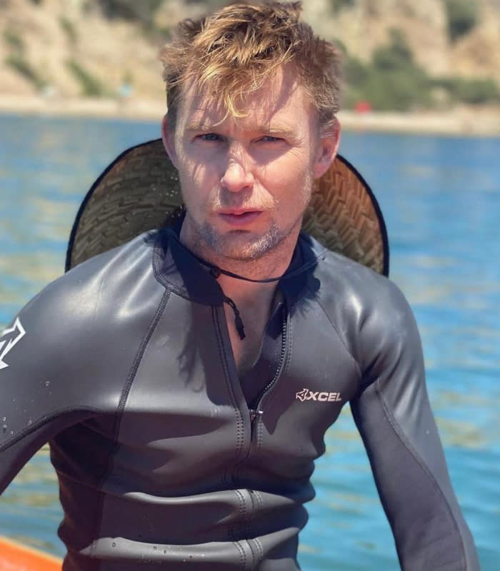 El actor Brian Geraghty en el mar