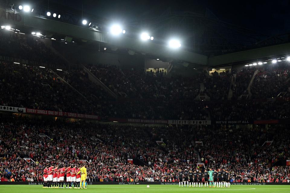 Manchester United y Real Sociedad guardaron también un minuto de silencio en Old Traffor. (Foto: Oli Scarff / AFP / Getty Images).