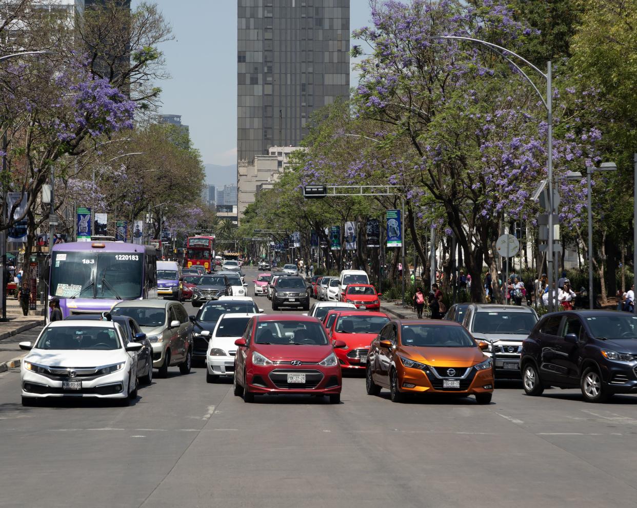 El tráfico vehicular y la contaminación en la Ciudad de México son problemas que a nadie dejan indiferente. (Photo by: Geography Photos/Universal Images Group via Getty Images)