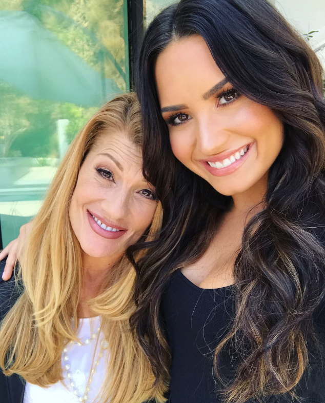 Demi Lovato with her mother, Dianna De La Garza. (Photo: Dianna De La Garza)