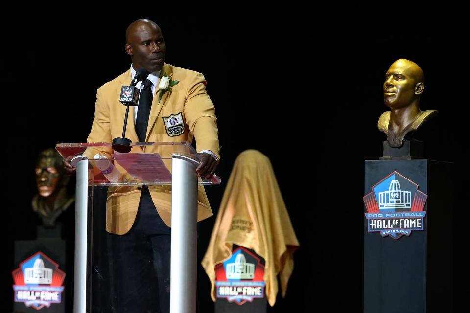 Terrell Davis gives his acceptance speech during the 2017 Pro Football Hall of Fame enshrinement at Tom Benson Hall of Fame Stadium.