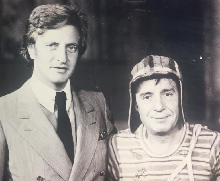 Con Roberto Gómez Bolaños, protagonizando el Chavo del 8. Marín lo vio en México y lo trajo a la televisión argentina.