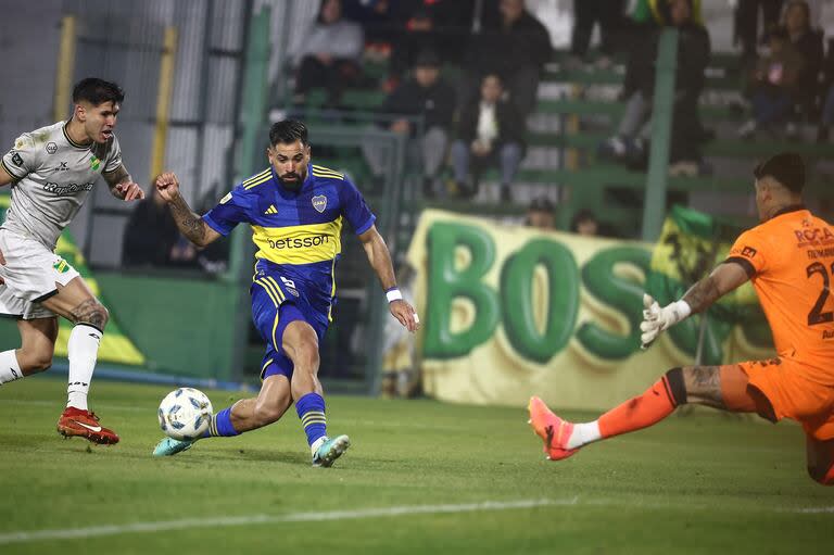 Escena del partido que disputan Defensa y Justicia y Boca Juniors.