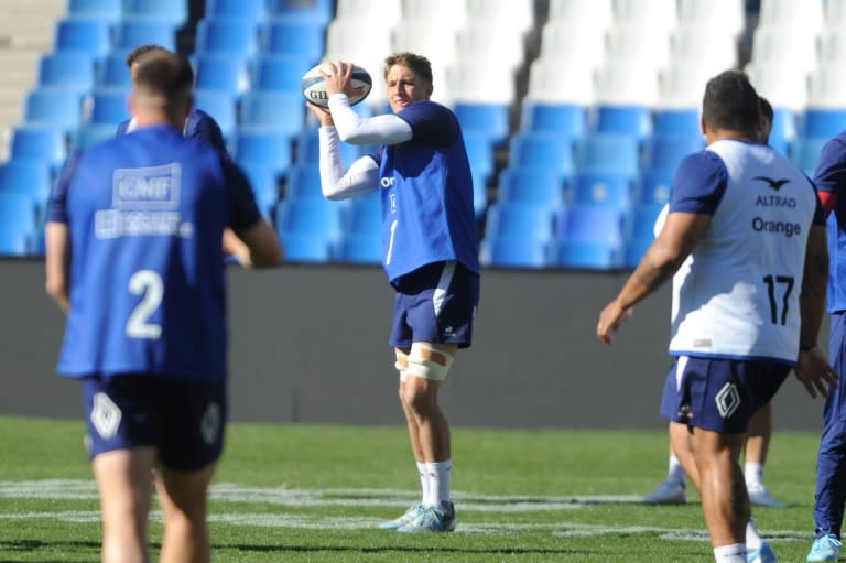 Oscar Jegou throws the ball during a training session with the French team in Mendoza, Argentina (Andres Larrovere)