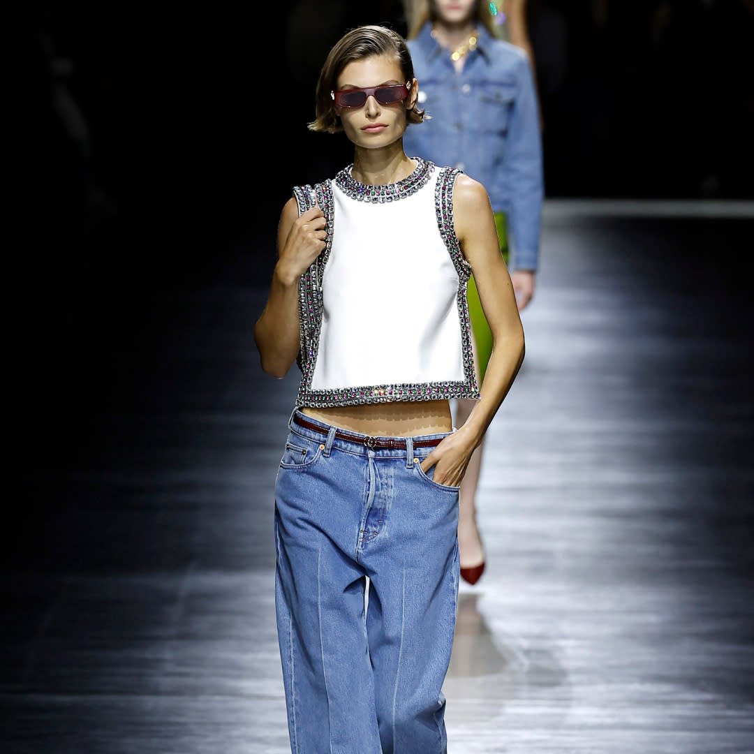  A model walks the runway at the Gucci fashion show during the Milan Fashion Week Womenswear Spring/Summer 2024 on September 22, 2023 in Milan, Italy. 