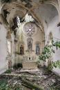 <p>Klein, aber fein: Diese Kapelle in Frankreich hat ihre besten Tage zwar hinter sich, bietet durch das gewachsene Grün und die gotischen Architekturmerkmale aber einen richtigen Augenschmaus. (Foto: Caters, James Kerwin) </p>