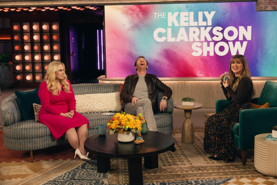 Rebel Wilson in pointed-toe shoes while on "The Kelly Clarkson Show"