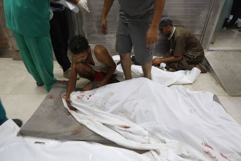 Palestinians mourn and grief around the dead bodies of Palestinians who were killed during the Israeli army's attack on Gaza, at Nasser hospital. Abed Rahim Khatib/dpa