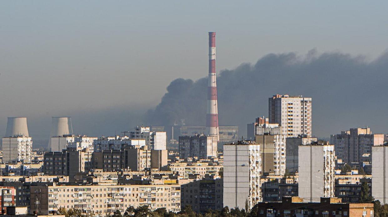 Smoke rises over the site of a missile attack by the Russian troops on the CHP in Desnianskyi district of the capital, Kyiv, capital of Ukraine. Stock photo: Getty Images