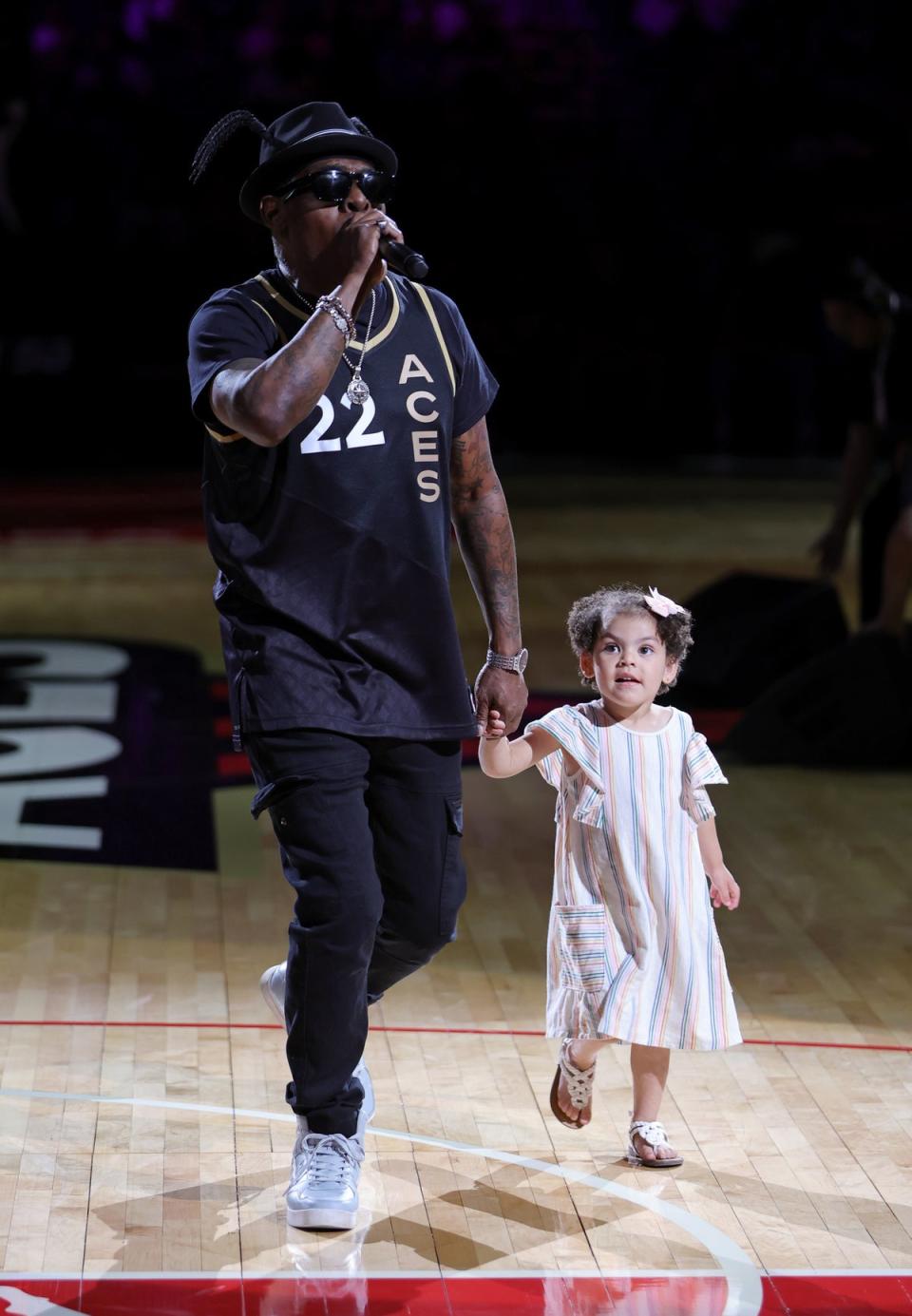 Rapper Coolio and his granddaughter Arya Ivey perform at halftime (Getty Images)