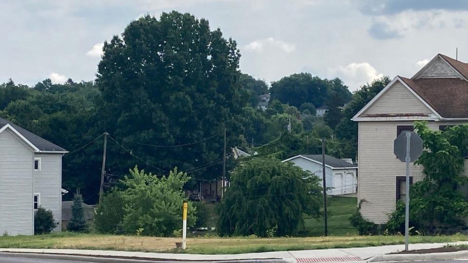 Cambridge Mayor Tom Orr advised Guernsey County Land Bank members that a potential buyer has expressed interest in converting three vacant lots at the corner of Clark Street and Beatty Avenue into a park that would be maintained by the city. The land bank authorized Orr to enter into negotiations for the sale of the property, which has a current asking price of $50,000.