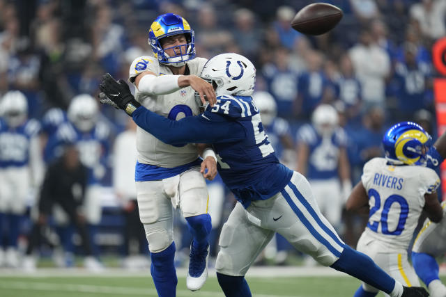 Los Angeles Rams quarterback Matthew Stafford warms up before an