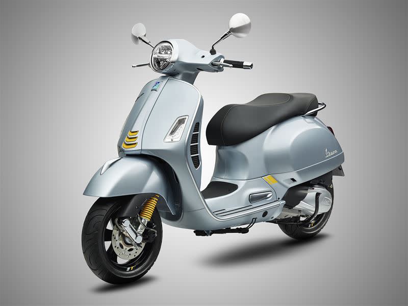 Vespa GTS 300 Super Tech推出冰河灰新色，打造出低調具質感的未來感。（圖／Vespa提供）