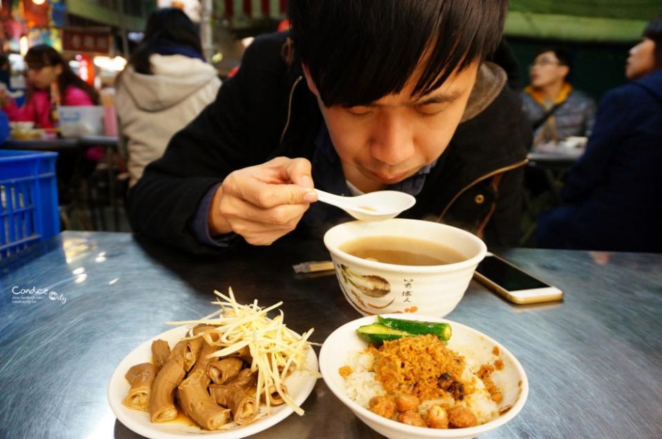 《台中》中華路夜市美食吃透透牛乳大王 潭子臭豆腐 蘇記筒仔米糕 炒牛肉 林家烤肉