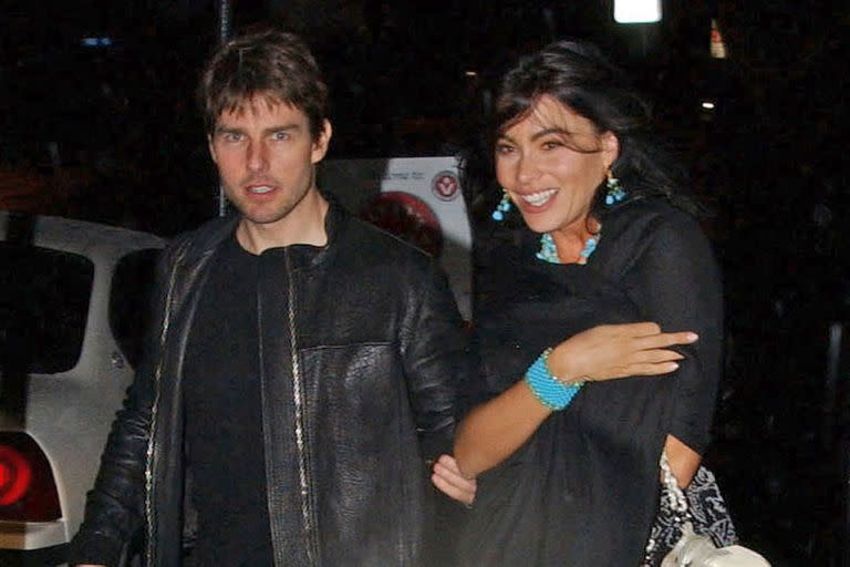 LOS ANGELES, CA - FEBRUARY 21: Tom Cruise and Sofia Vergara  are seen on February 21, 2005 in Los Angeles, California.  (Photo by Bauer-Griffin/GC Images)