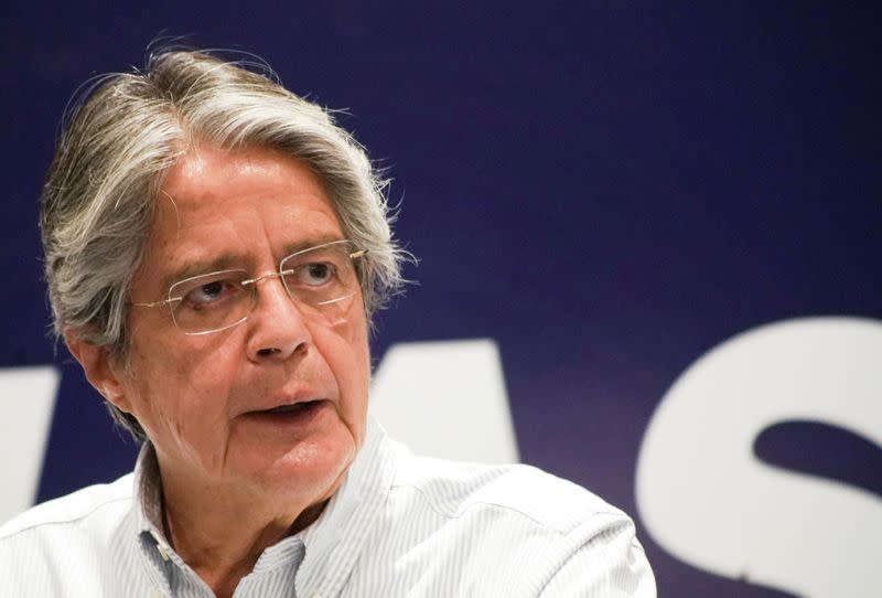 FOTO DE ARCHIVO: El candidato presidencial de Ecuador, Guillermo Lasso, asiste a una conferencia de prensa en Guayaquil