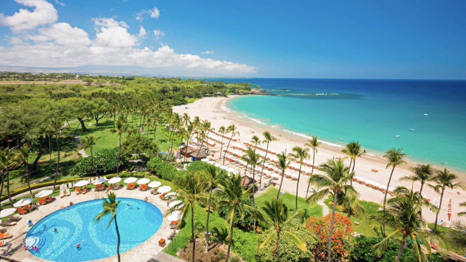 Stay at the Mauna Kea Beach Hotel in Hawaii with your Bilt points. - Marriott