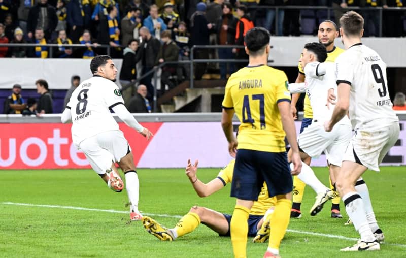 Frankfurt's Fares Chaibi (L) celebrates scoring his side's first goal during the UEFA Europa Conference League intermediate round first leg soccer match between Royale Union Saint-Gilloise and Eintracht Frankfurt at Lotto Park. Federico Gambarini/dpa