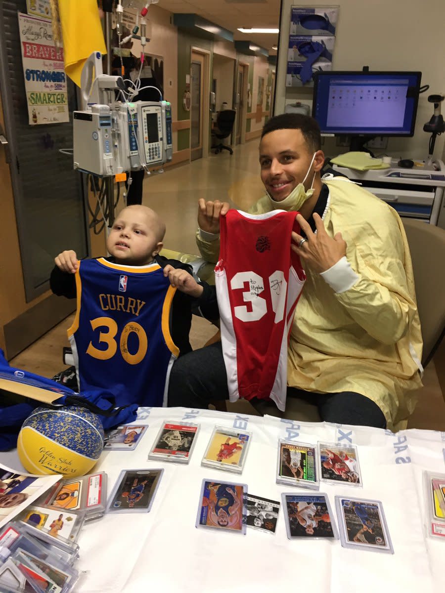 Brody Stephens and Stephen Curry exchange autographed jerseys. (Photo via @JStephens_1)