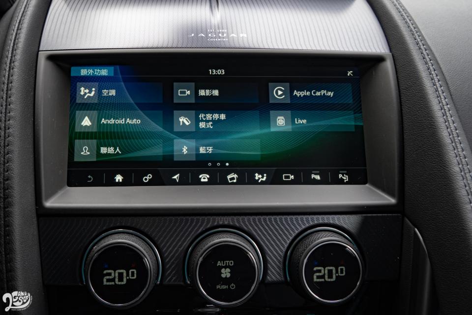中控台中央為 10 吋 InControl Touch Pro 智慧觸控顯示幕。