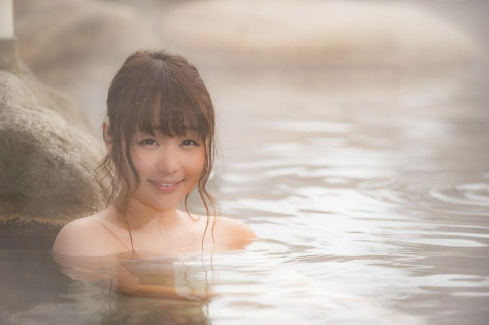 在江戶時代，「混浴」在日本的公共浴池非常普遍。取自PAKUTASO