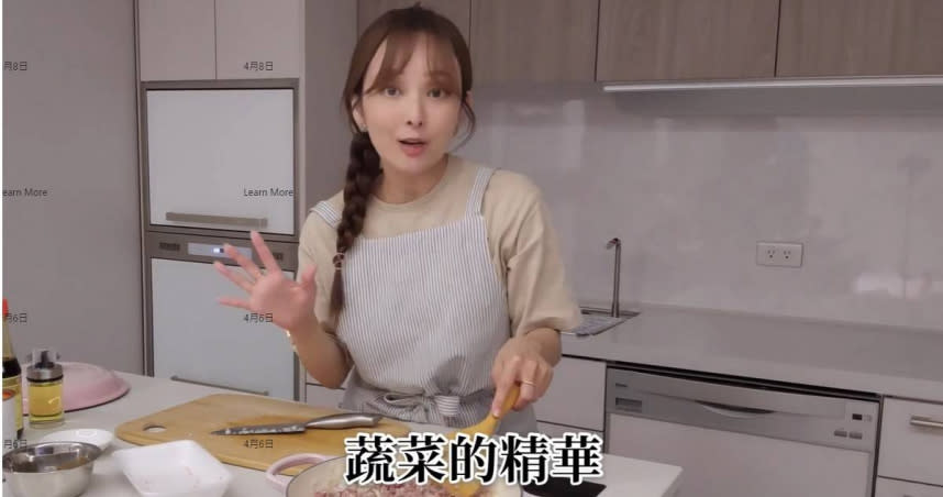 愛紗經常示範做日式料理，現在也在實境秀上展現手藝。（圖／取自愛紗臉書）