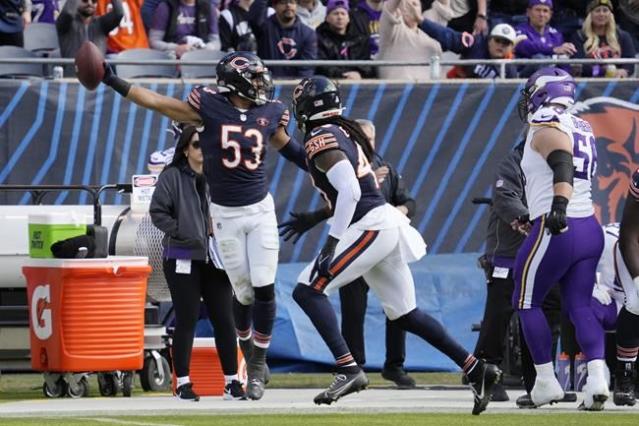 Cousins, Hicks lead way as Vikings knock out Fields, beat Bears 19