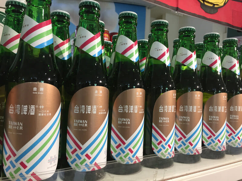 台酒發售台啤國慶紀念瓶　全台限量7200瓶台酒（1） (圖)