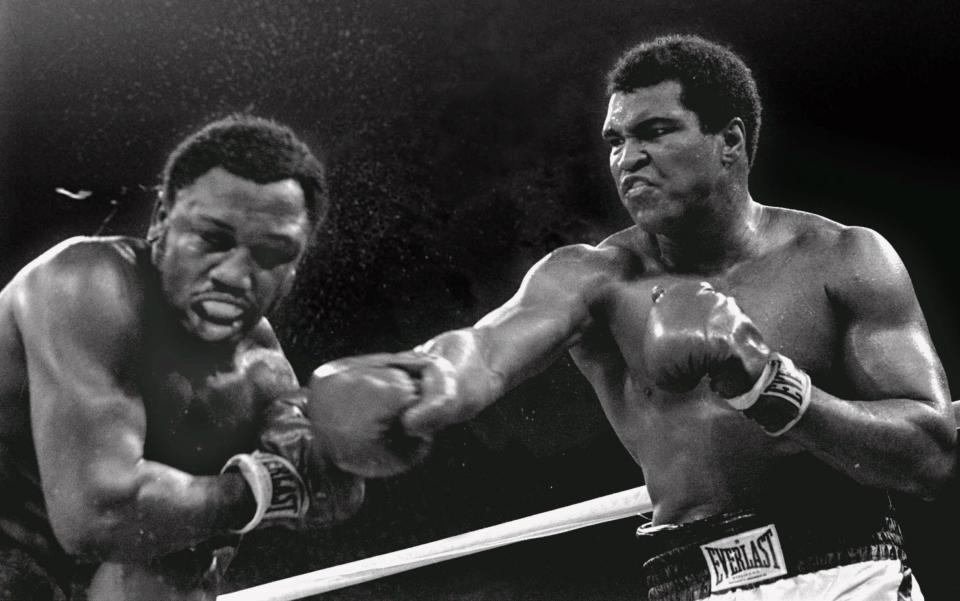 Muhammed Ali (R) Joe Frazier (L) -