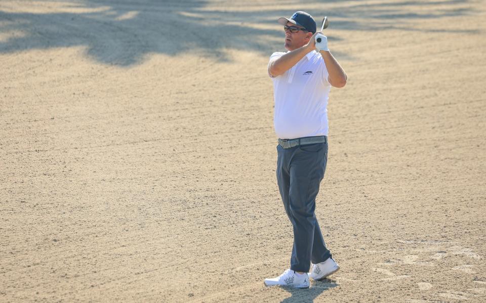 Ken Weyand plays in the wasteland at the Dubai Invitational